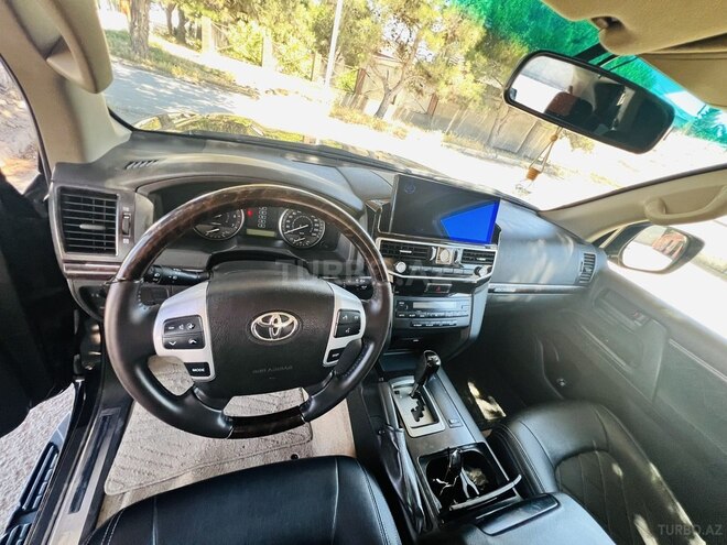 Toyota Land Cruiser-19
