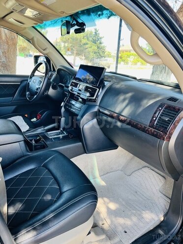 Toyota Land Cruiser-13