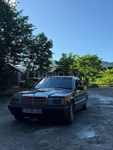 Mercedes 190-2