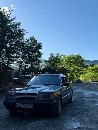 Mercedes 190-4