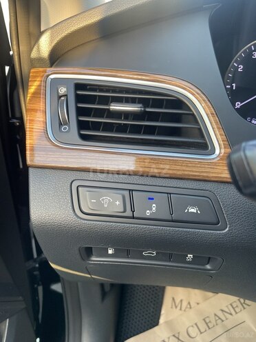 Hyundai Sonata-15