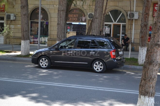 Kia Carens-4