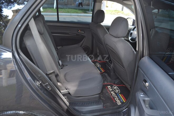 Kia Carens-10