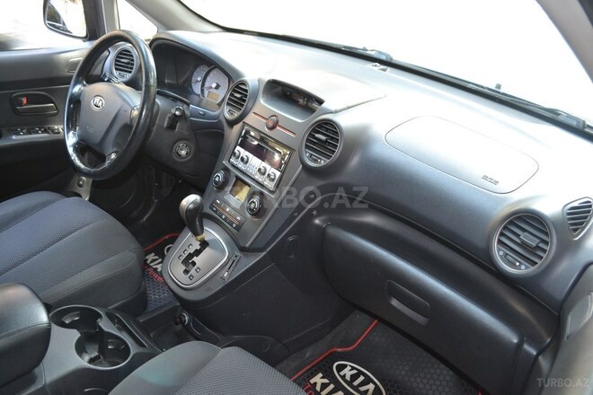 Kia Carens-9
