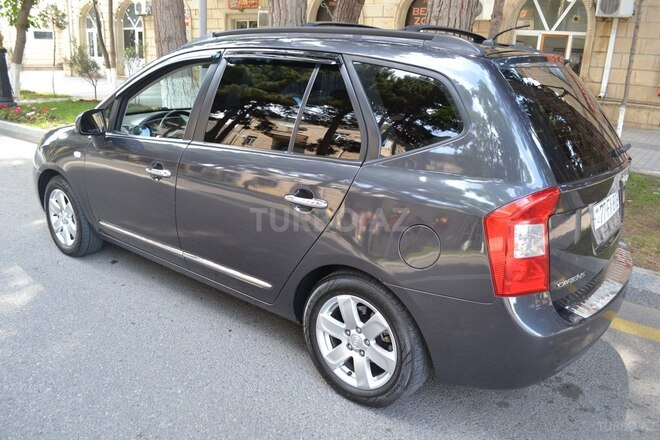 Kia Carens-11