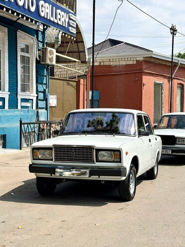 LADA (VAZ) 2107-2