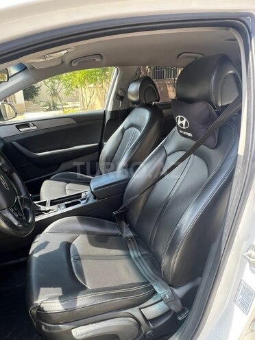 Hyundai Sonata-6