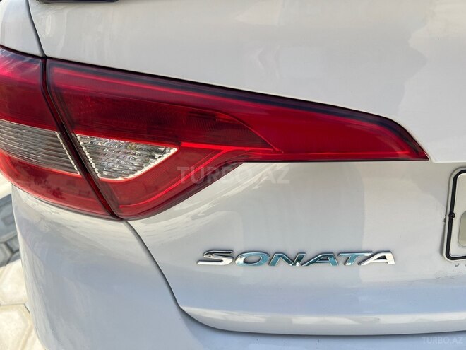 Hyundai Sonata-15