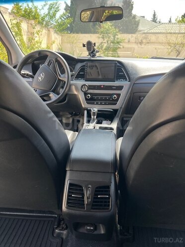 Hyundai Sonata-11