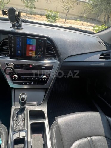 Hyundai Sonata-17