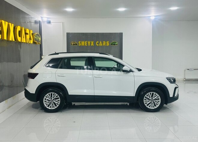 Volkswagen Taos-3