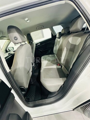 Volkswagen Taos-12