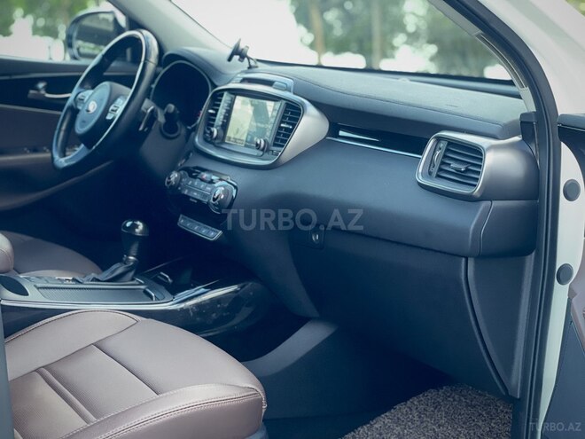 Kia Sorento-12