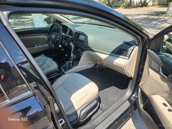Hyundai Elantra-8