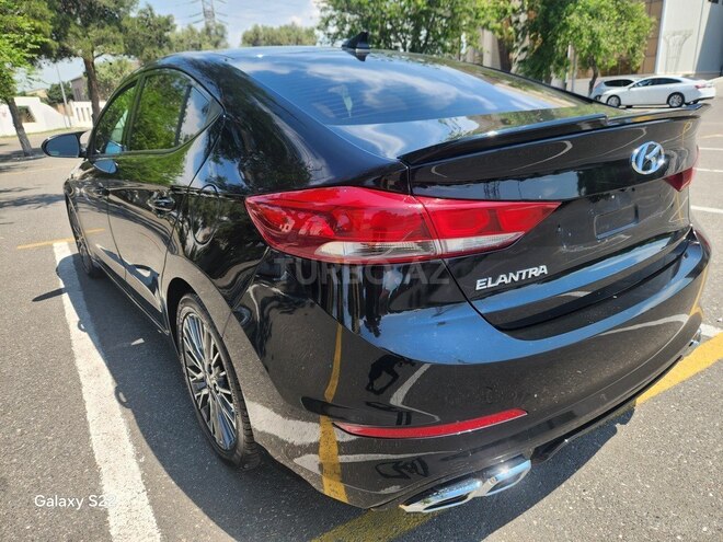 Hyundai Elantra-3