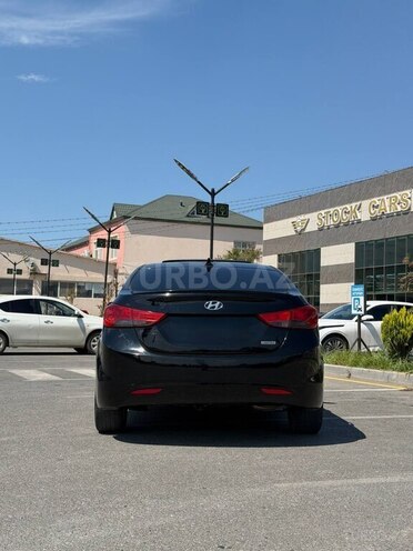 Hyundai Elantra-3