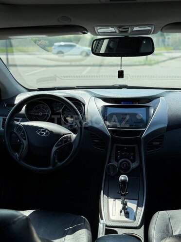 Hyundai Elantra-4