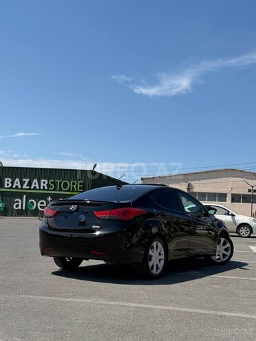 Hyundai Elantra-5