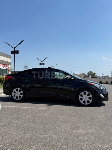 Hyundai Elantra-8