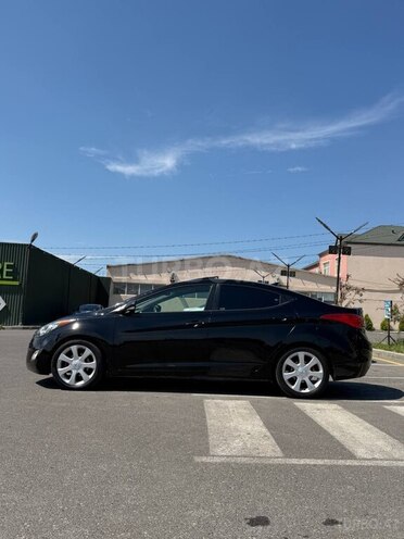 Hyundai Elantra-7