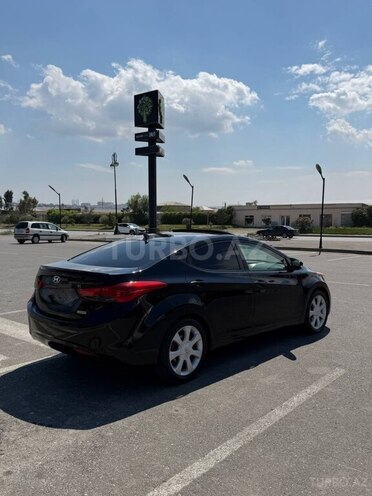 Hyundai Elantra-11