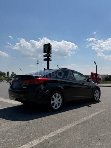 Hyundai Elantra-12