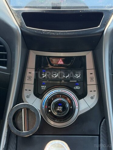 Hyundai Elantra-15