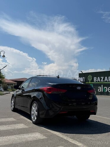 Hyundai Elantra-13