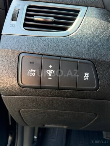 Hyundai Elantra-17