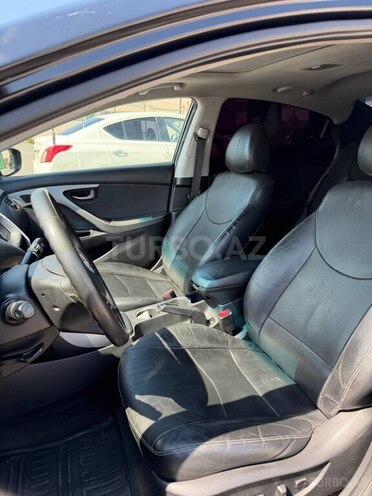 Hyundai Elantra-18