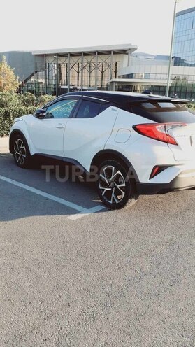 Toyota C-HR-2
