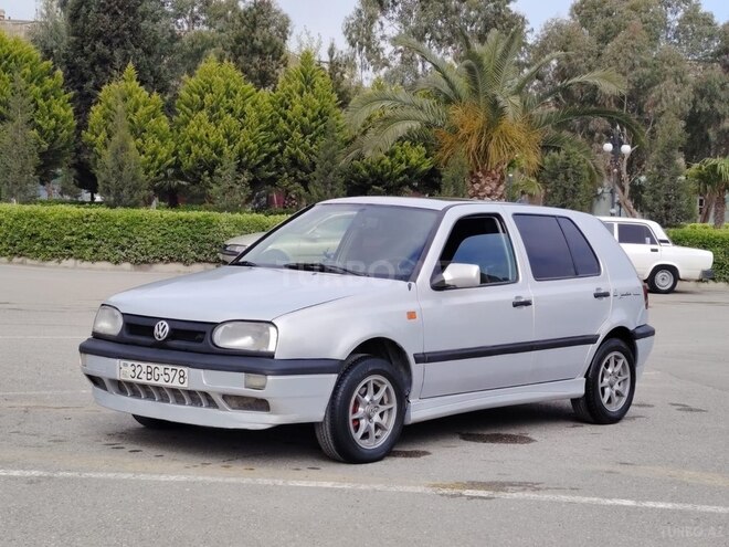 Volkswagen Golf-1