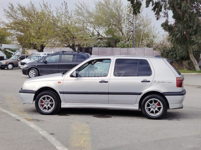 Volkswagen Golf-2