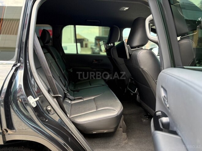 Toyota Land Cruiser-11