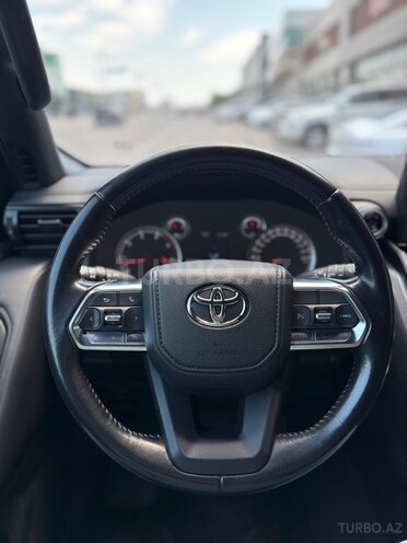 Toyota Land Cruiser-14