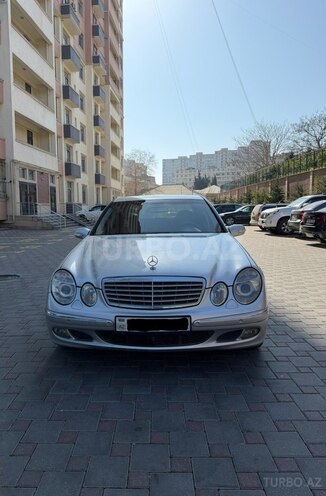 Mercedes E 320-1