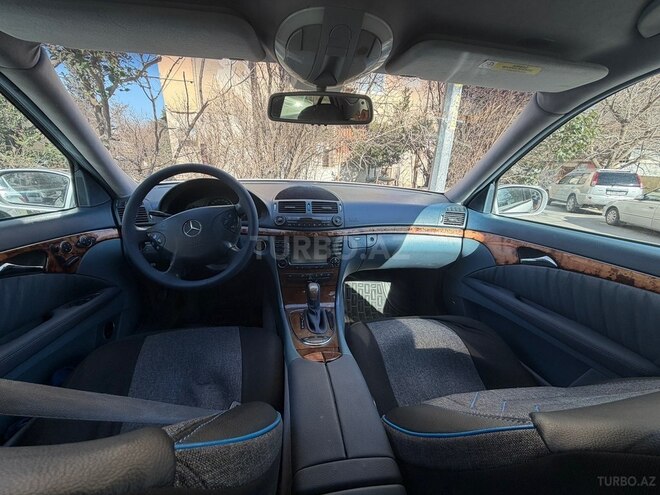Mercedes E 320-11