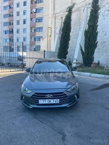 Hyundai Elantra-1
