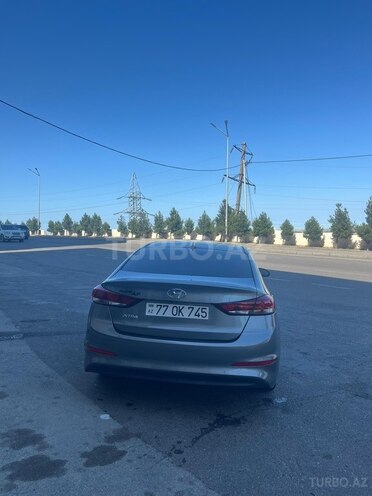 Hyundai Elantra-2