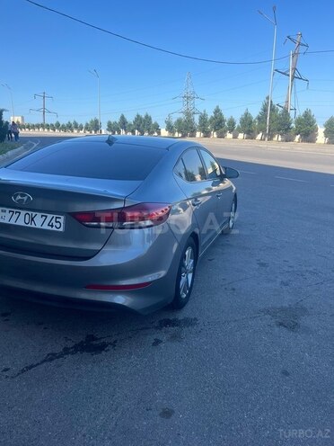 Hyundai Elantra-4