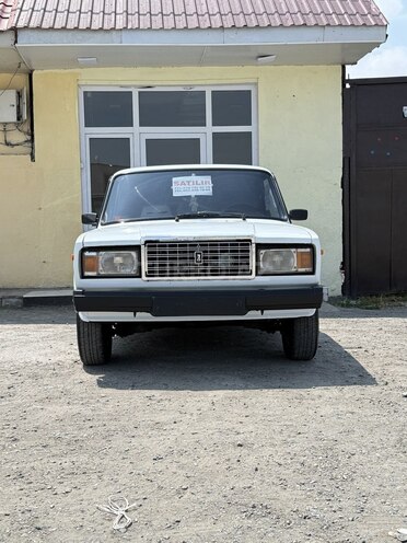 LADA (VAZ) 2107-1