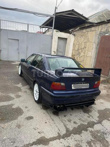 BMW 320-3
