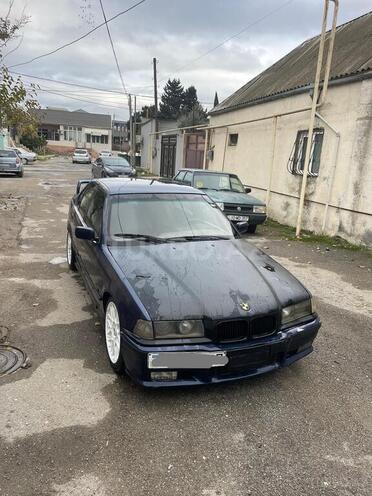 BMW 320-1