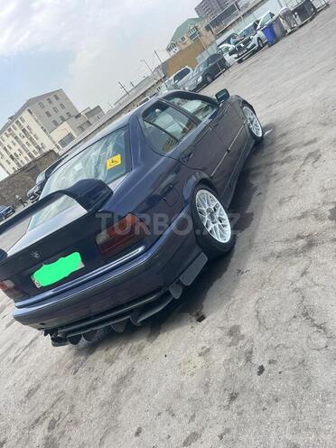 BMW 320-9