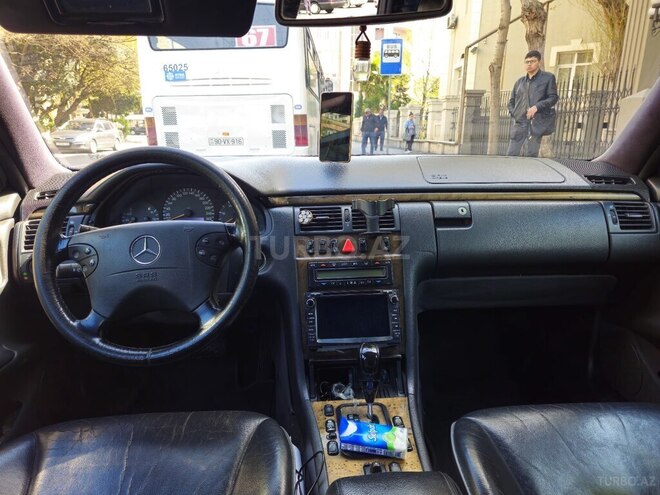 Mercedes E 220-2