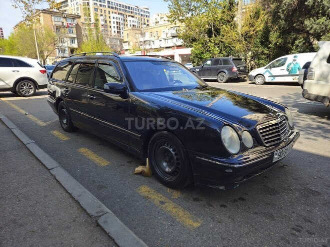 Mercedes E 220-1