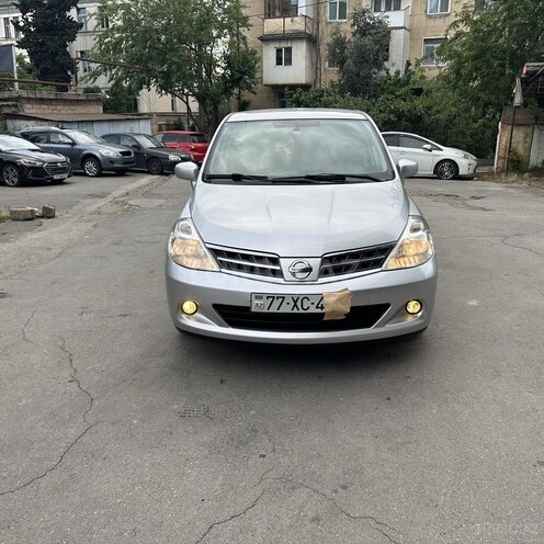 Nissan Tiida-1