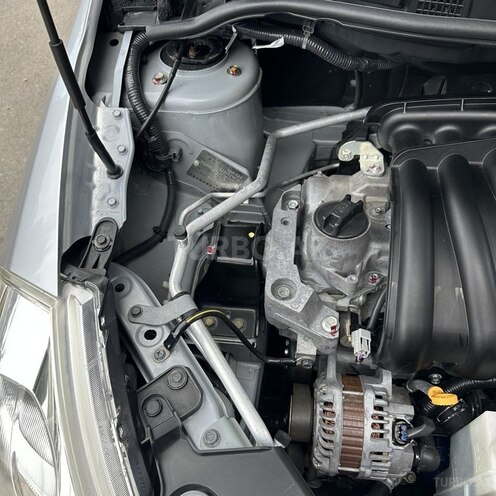 Nissan Tiida-5