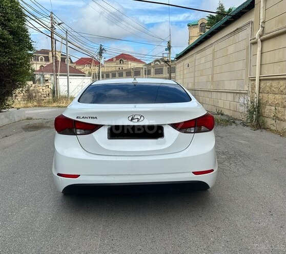 Hyundai Elantra-4