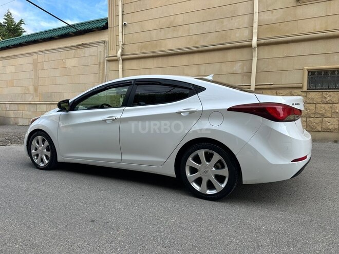 Hyundai Elantra-6